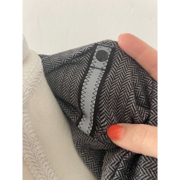 Lululemon Vinyasa Wrap in Herringbone Gray White and Black - OS (Orig. $58) - Picture 3 of 6